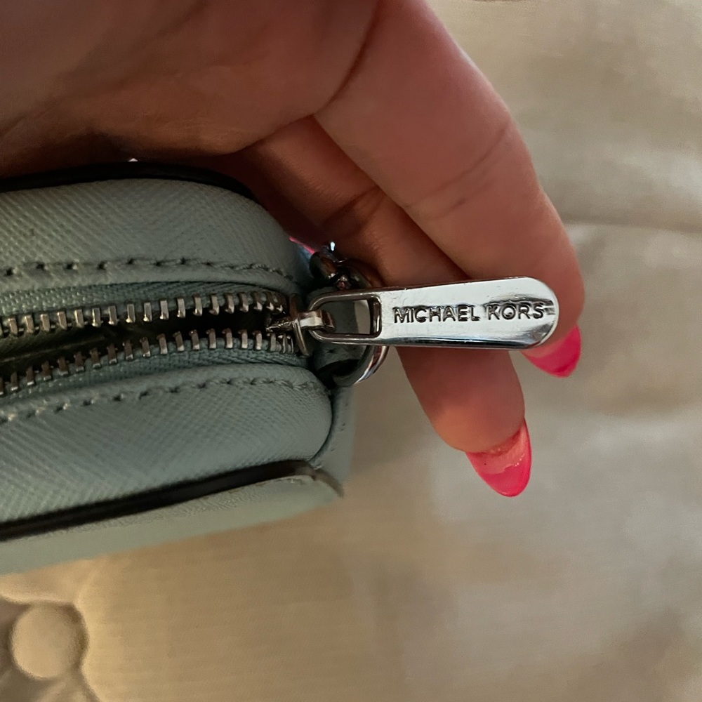 Michael Kors Crossbody Wallet on Chain Purse - Petite Friendly! MK so cute! - Picture 7 of 8